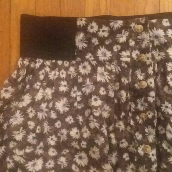 American Eagle Outfitter Flared Skirt - Picture 2 of 6
